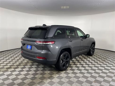 New 2025 Jeep Grand Cherokee 4WD image 6