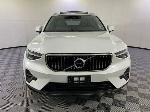 Certified 2024 Volvo XC40 B5 Plus w/ Climate Package image 2