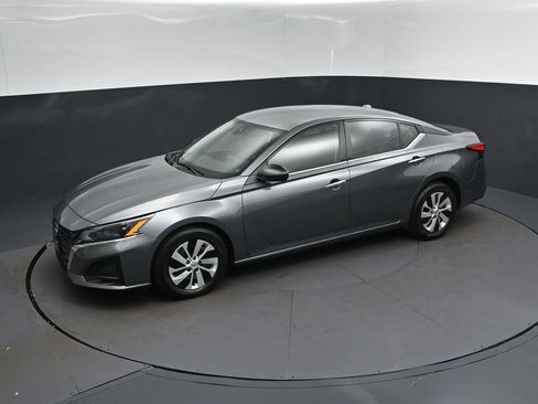 Used 2025 Nissan Altima 2.5 S FWD image 31
