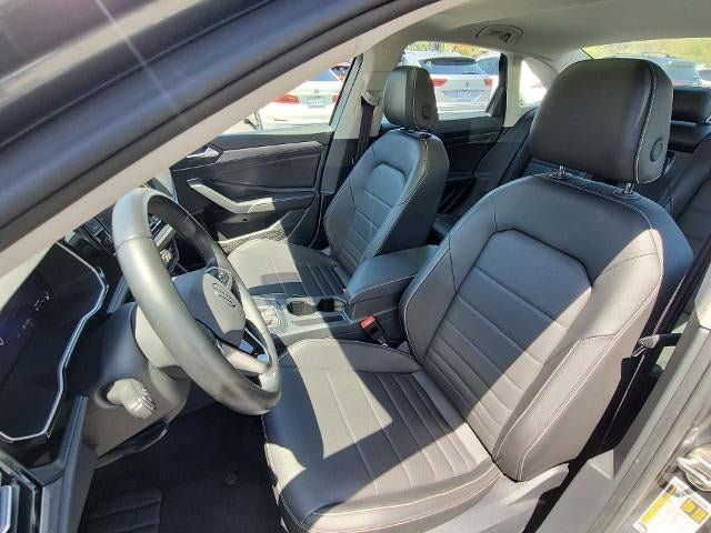 Used 2024 Volkswagen Jetta SE FWD image 19