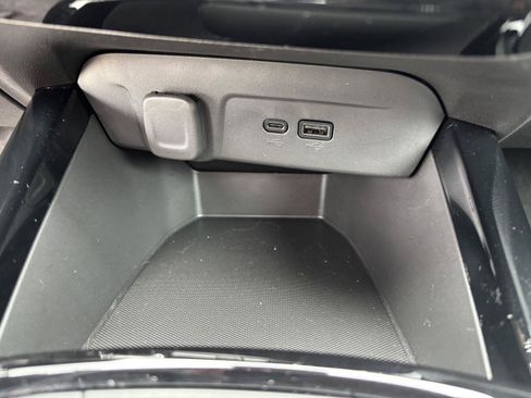 Used 2024 Chevrolet Trax LT w/ LT Convenience Package FWD image 25