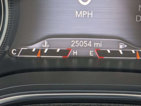 Used 2019 Jeep Cherokee Limited FWD image 31