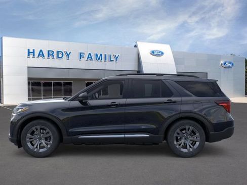 Used 2025 Ford Explorer Active w/ Active Comfort Package AWD/4WD image 3