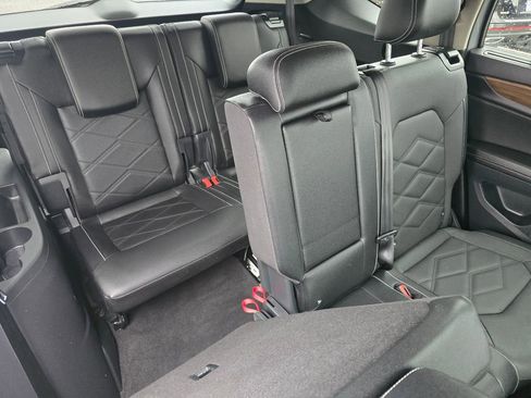 Used 2025 Volkswagen Atlas SE AWD/4WD image 27