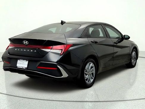 Used 2024 Hyundai Elantra SEL FWD image 5