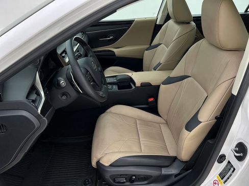 Used 2019 Lexus ES 300h image 11