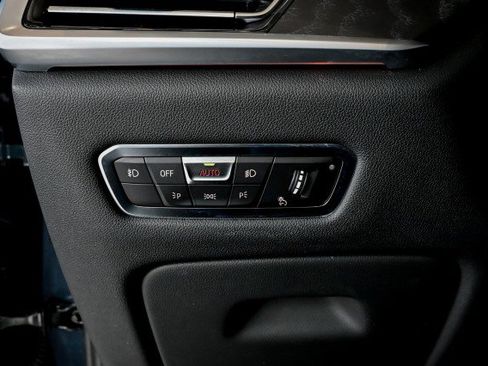 Used 2022 BMW X7 xDrive40i w/ Premium Package image 51