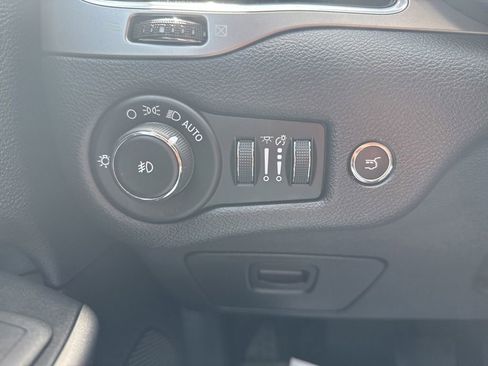 Used 2020 Jeep Cherokee High Altitude AWD/4WD image 17