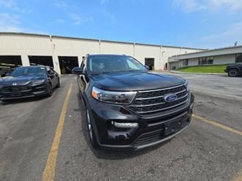 Used 2023 Ford Explorer XLT w/ Equipment Group 202A AWD/4WD image 3