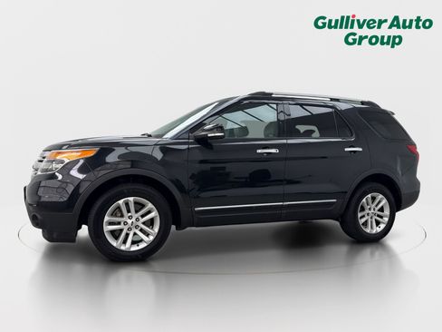 Used 2014 Ford Explorer XLT w/ Equipment Group 202A AWD/4WD image 2