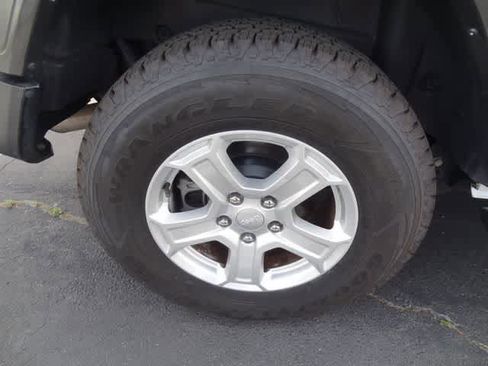 Used 2019 Jeep Wrangler Sport AWD/4WD image 15