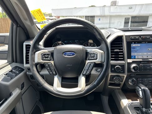 Used 2018 Ford F150 Lariat w/ Equipment Group 502A Luxury AWD/4WD image 17