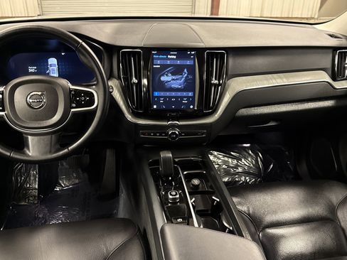 Used 2025 Volvo XC60 B5 Plus image 15