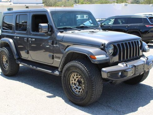 Used 2021 Jeep Wrangler Unlimited Sahara AWD/4WD image 3