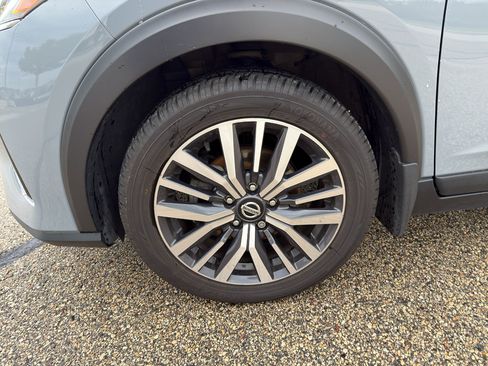 Used 2021 Nissan Kicks SV FWD image 8