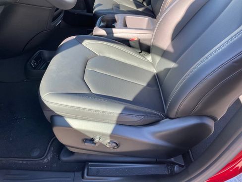 New 2026 Chrysler Pacifica Select AWD/4WD image 11
