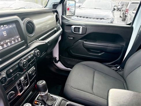 Used 2022 Jeep Gladiator Willys image 25