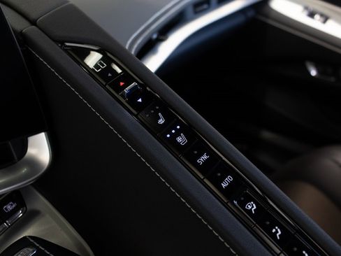 Used 2025 Chevrolet Corvette Stingray Preferred Cpe w/ 2LT image 30