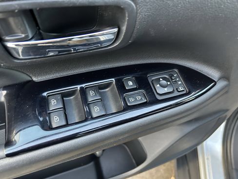 Used 2020 Mitsubishi Outlander LE image 16