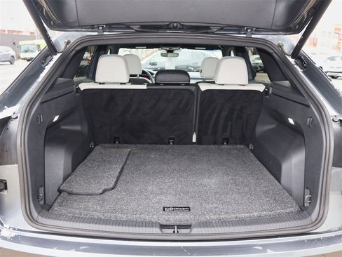 Used 2025 Volkswagen Atlas Cross Sport SEL Premium R-Line image 10