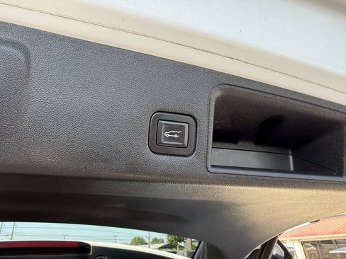 Used 2019 GMC Terrain SLT w/ Preferred Package FWD image 23