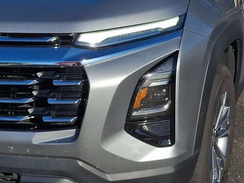Used 2025 Chevrolet Equinox LT AWD/4WD image 9