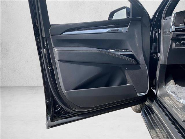 Certified 2025 Cadillac Escalade Premium Luxury AWD/4WD image 18