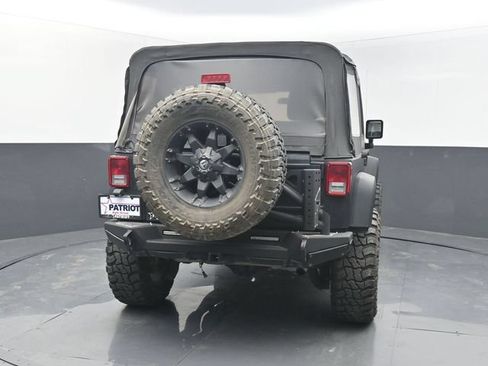 Used 2012 Jeep Wrangler Unlimited Sahara AWD/4WD image 6