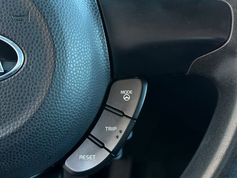 Used 2018 Kia Soul FWD image 34