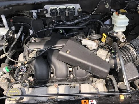 Used 2005 Ford Escape XLT image 11