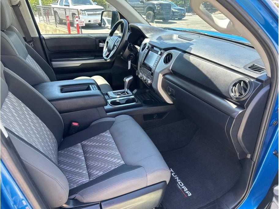 Used 2018 Toyota Tundra SR5 w/ TRD Off Road Package AWD/4WD image 18