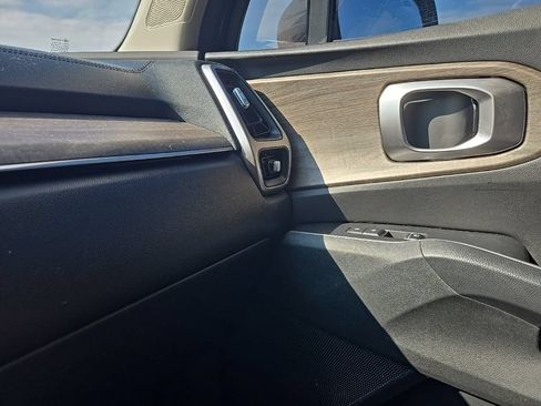 Certified 2022 Kia Sorento EX w/ Panoramic Sunroof Package FWD image 13