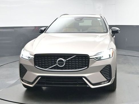 Used 2023 Volvo XC60 B5 Ultimate w/ Protection Package Premier AWD/4WD image 3