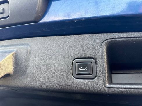 Used 2022 GMC Terrain SLE w/ Driver Convenience Package AWD/4WD image 19