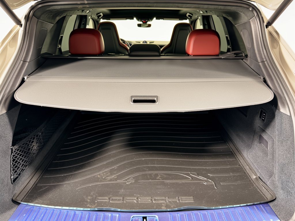 Certified 2025 Porsche Cayenne GTS AWD/4WD image 28