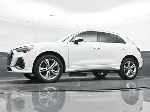 Used 2020 Audi Q3 2.0T Premium w/ Convenience Package AWD/4WD image 16