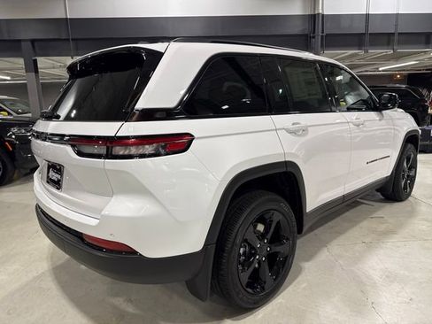 New 2025 Jeep Grand Cherokee Altitude image 11