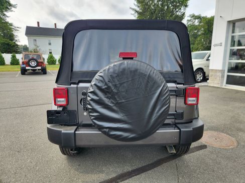 Used 2016 Jeep Wrangler Unlimited Sahara w/ Dual Top Group AWD/4WD image 12