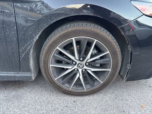 Used 2022 Toyota Camry SE image 3