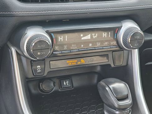 Used 2019 Toyota RAV4 XLE AWD/4WD image 25