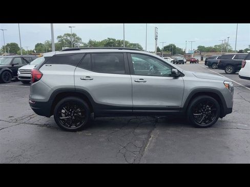 Used 2023 GMC Terrain SLE w/ Driver Convenience Package AWD/4WD image 9