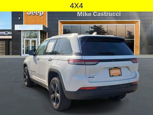 Used 2024 Jeep Grand Cherokee Altitude AWD/4WD image 6