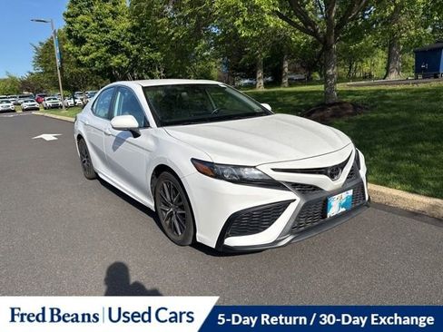 Used 2021 Toyota Camry SE w/ Convenience Package AWD/4WD image 1