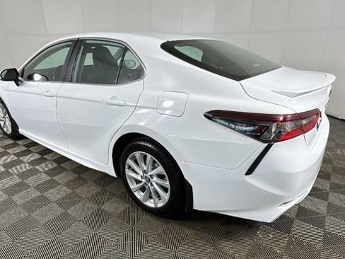 Used 2024 Toyota Camry SE FWD image 5