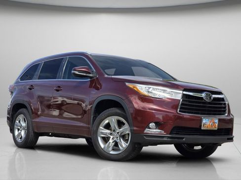 Used 2014 Toyota Highlander Limited w/ Driver Technology Package AWD/4WD image 2
