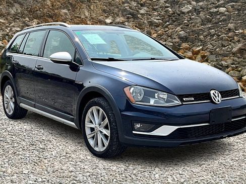 Used 2017 Volkswagen Golf Alltrack S image 9