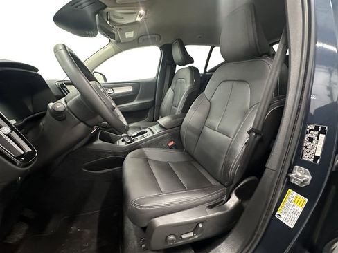 Used 2021 Volvo XC40 T5 Momentum image 10