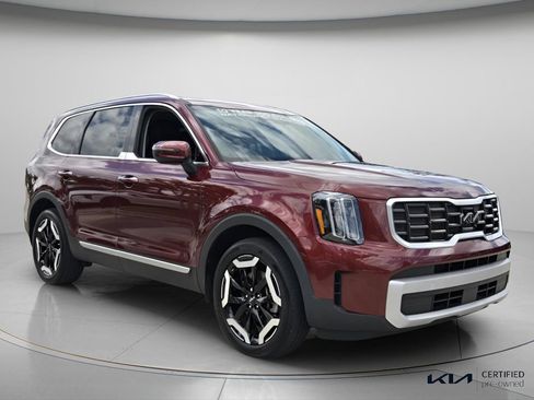 Certified 2024 Kia Telluride S w/ S Sunroof Package FWD image 9