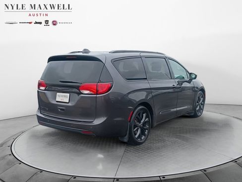 Used 2019 Chrysler Pacifica Touring Plus w/ Advanced Safetytec Group FWD image 16