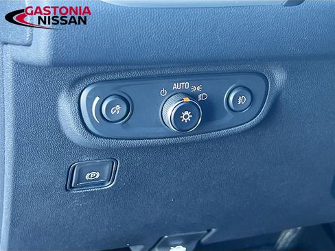 Used 2024 GMC Terrain SLT image 13